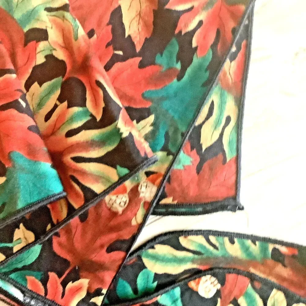 Placemats Napkins Set - 5 Placemats and 5 Napkins Green Red Leaves on Black